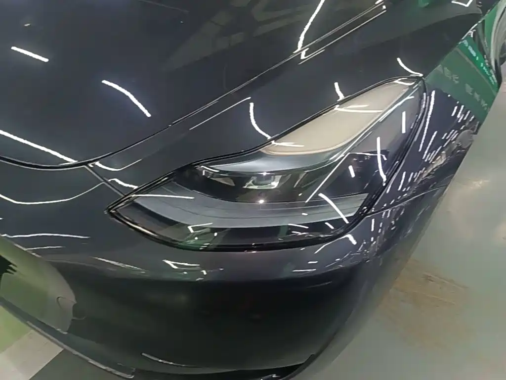 Tesla Model Y — миниатюра 24