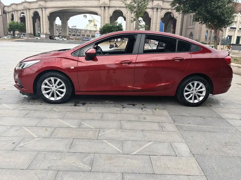 Chevrolet Cruze — миниатюра 24