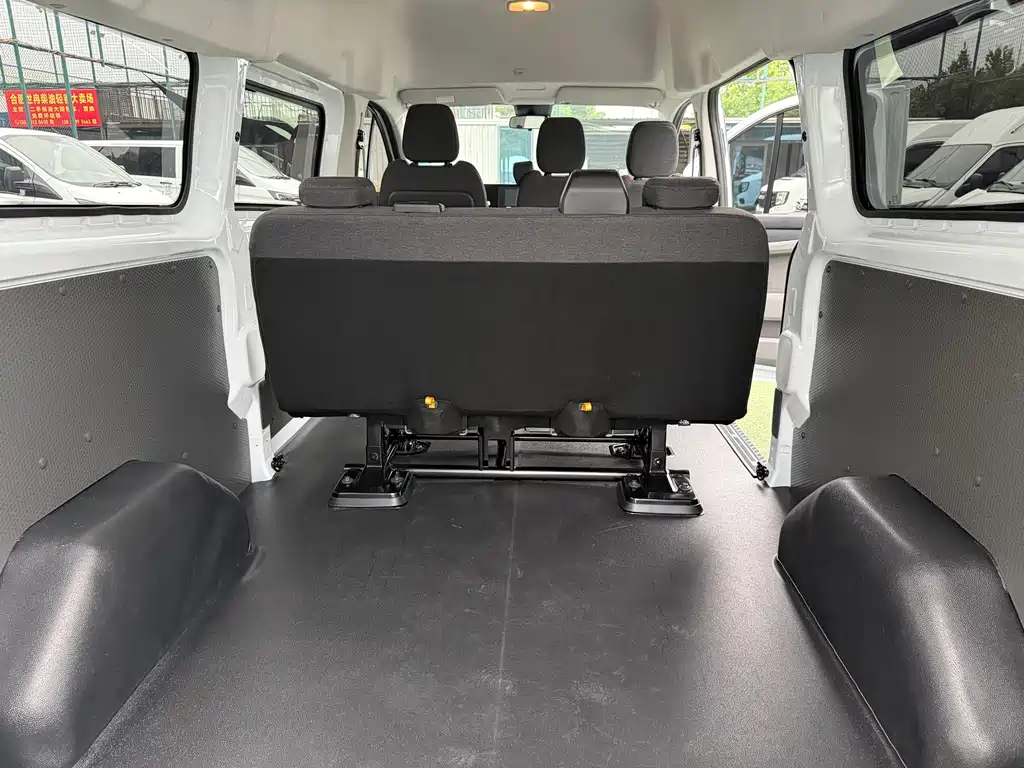 Ford Transit — миниатюра 8