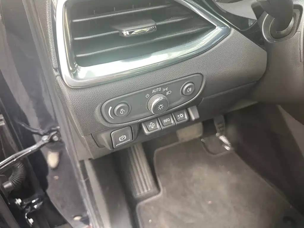 Buick Enclave — миниатюра 13