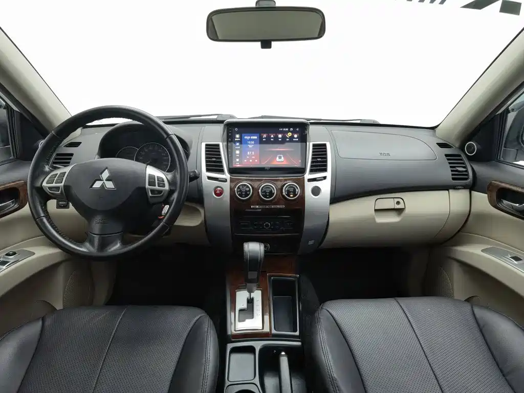 Mitsubishi Pajero Sport — миниатюра 5