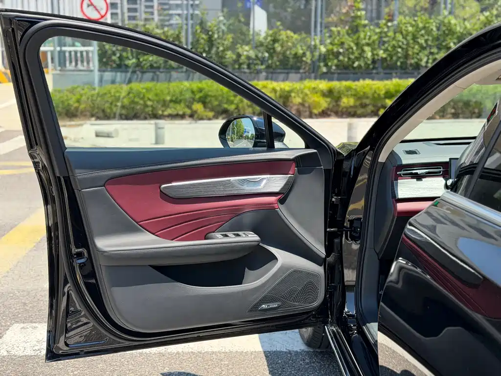 Hongqi Hongqi H5 — миниатюра 6