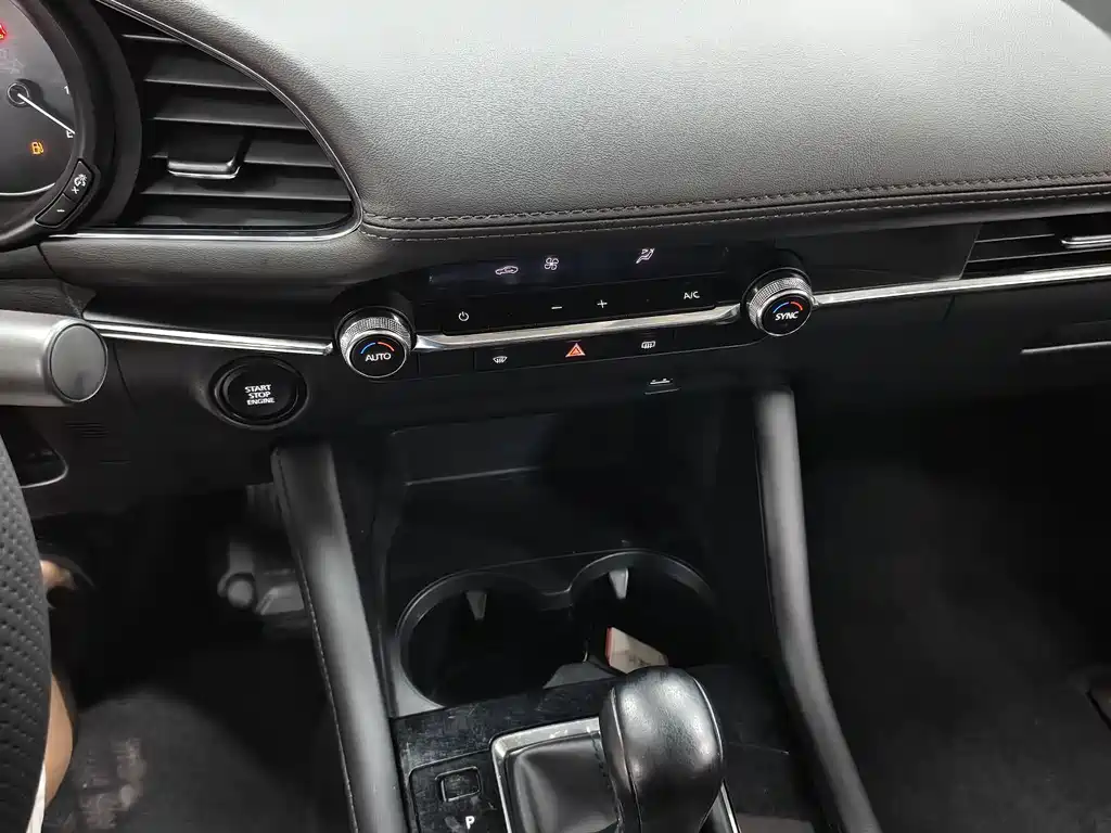Mazda 3 Axela — миниатюра 11