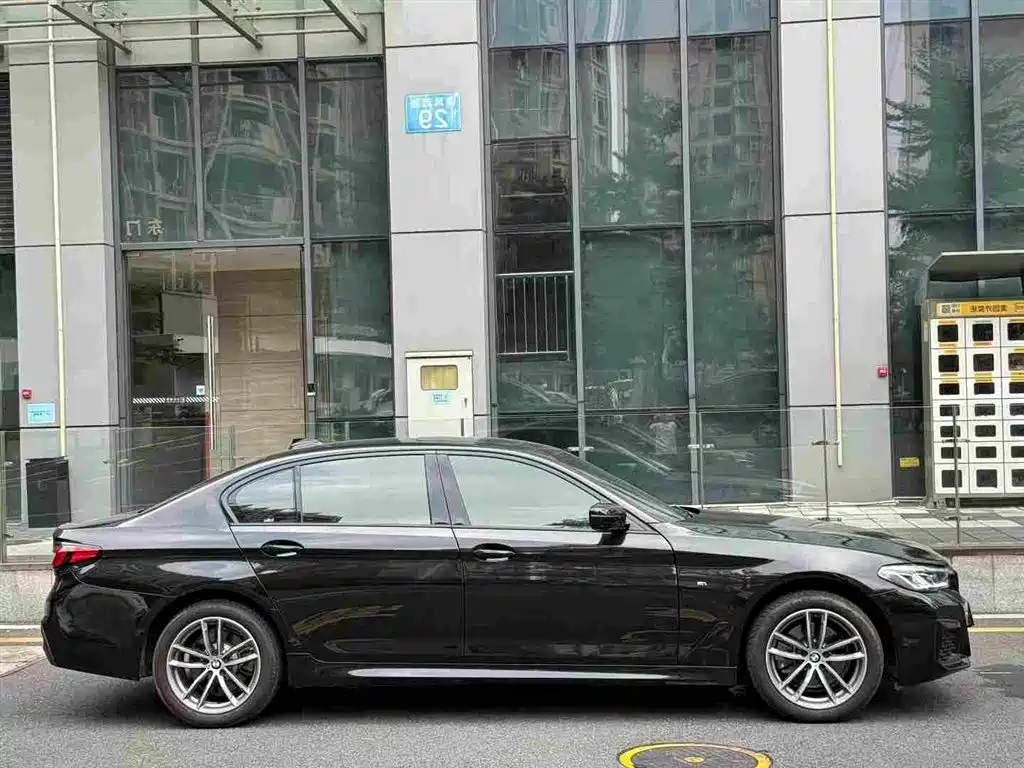 BMW 5 Series — миниатюра 4