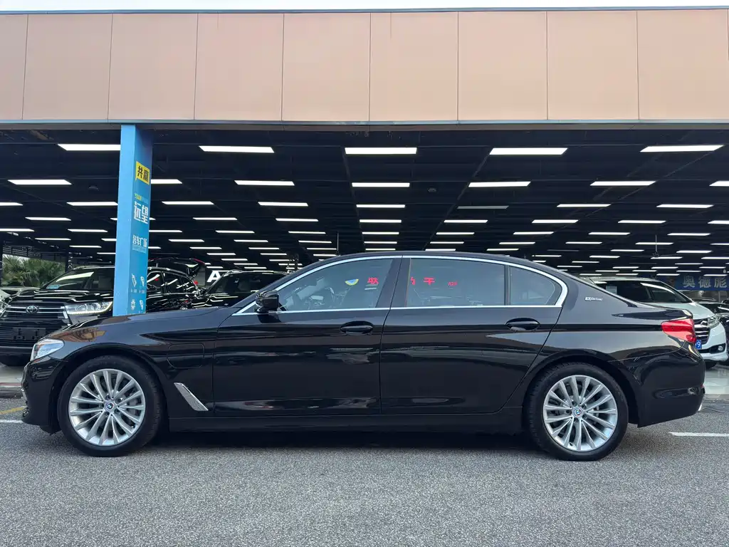 BMW 5 Series New Energy — миниатюра 20
