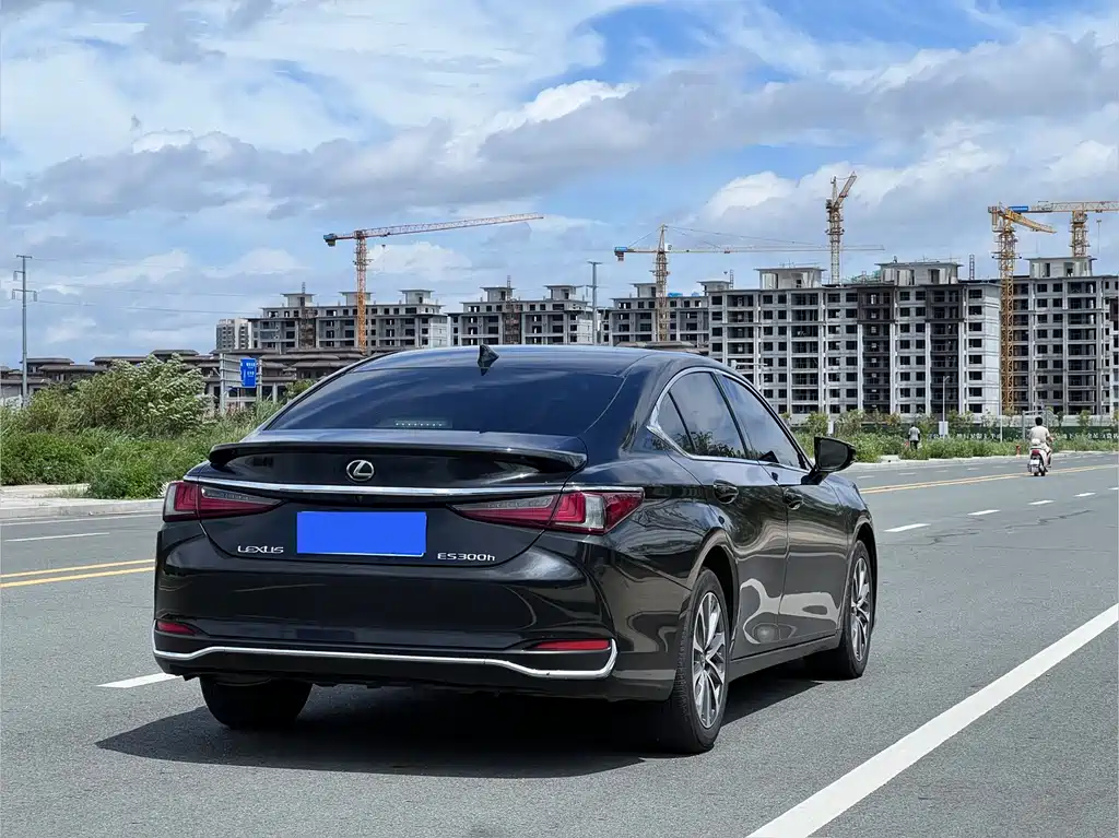 Lexus ES — миниатюра 6