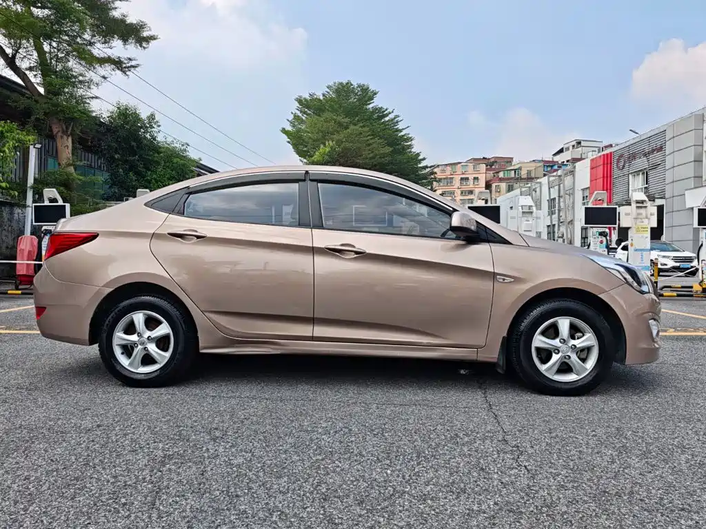Hyundai Verna — миниатюра 4