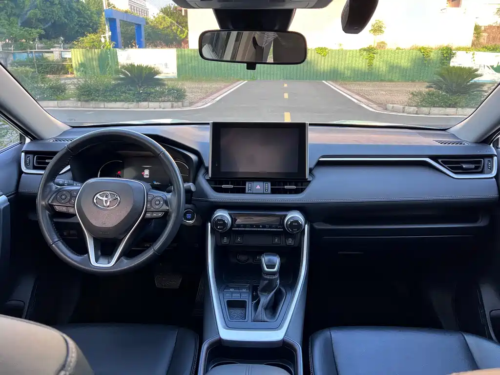 Toyota RAV4 — миниатюра 7