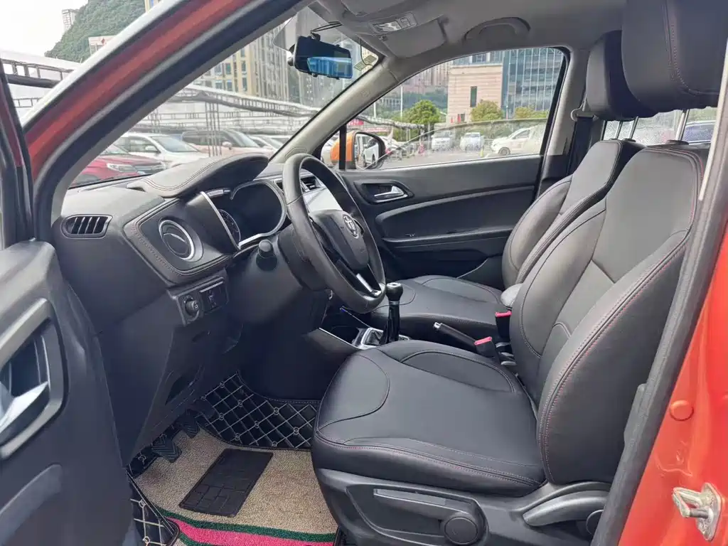 Brilliance V3 1.5L Manual Comfort Type, фото 4