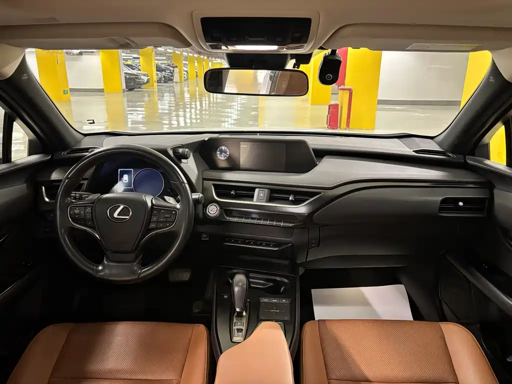 Lexus UX New Energy — миниатюра 2