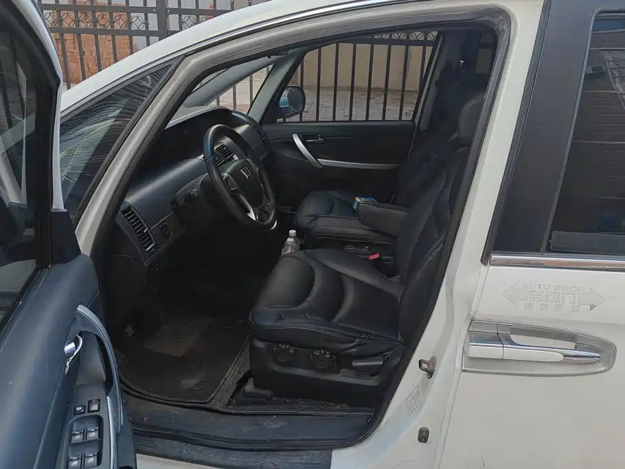 Luxgen Big 7 MPV — миниатюра 9