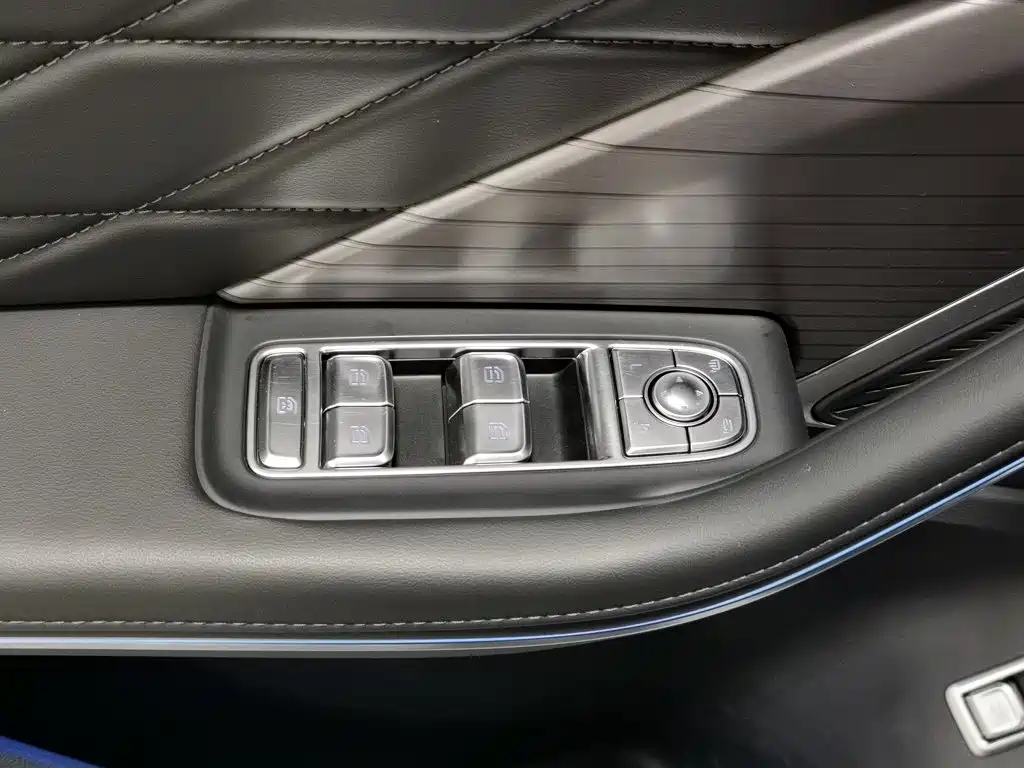 Hongqi Hongqi HS7 PHEV — миниатюра 9