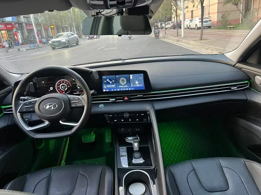 Hyundai Elantra — миниатюра 9