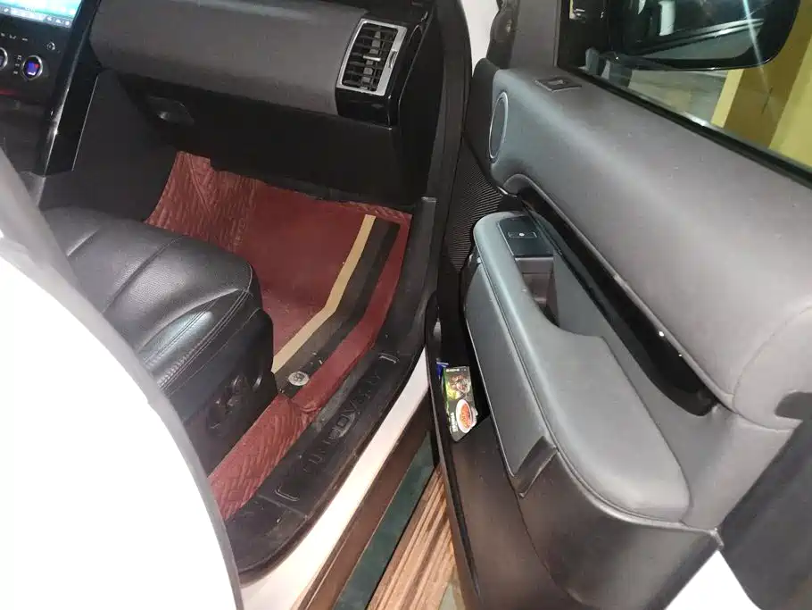Land Rover Discovery — миниатюра 8