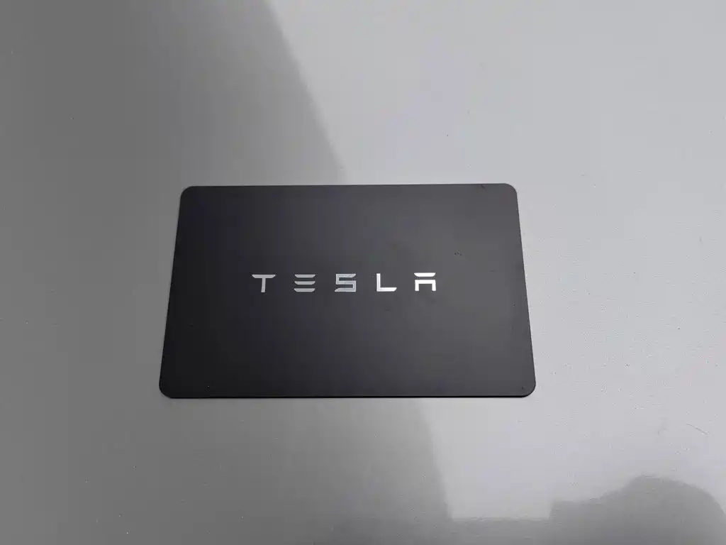 Tesla Model Y — миниатюра 19