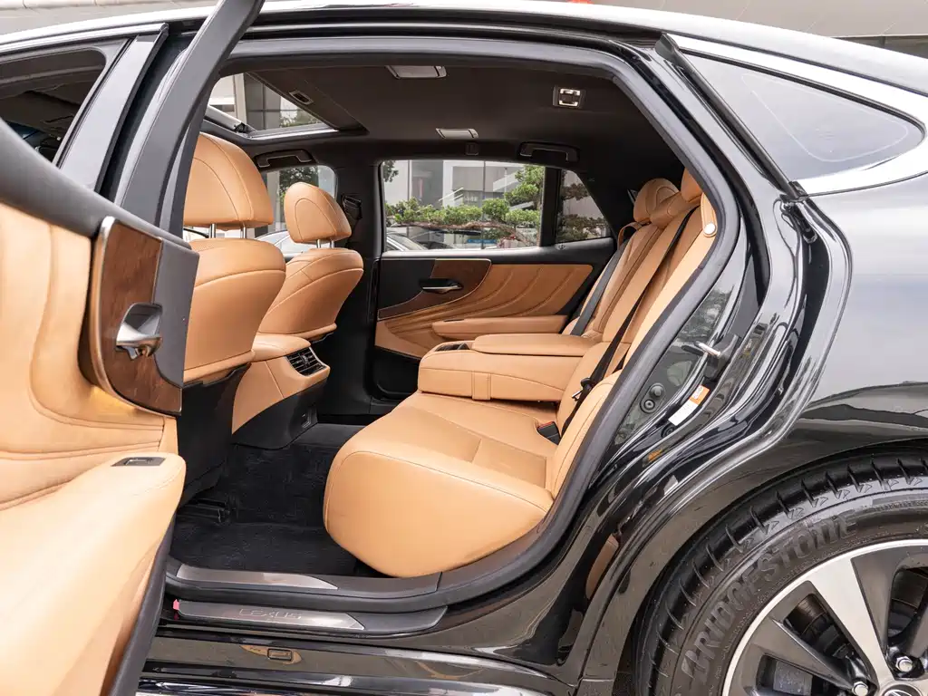 Lexus LS — миниатюра 10
