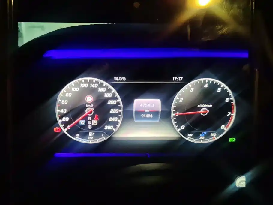 Mercedes-Benz E-Class — миниатюра 14