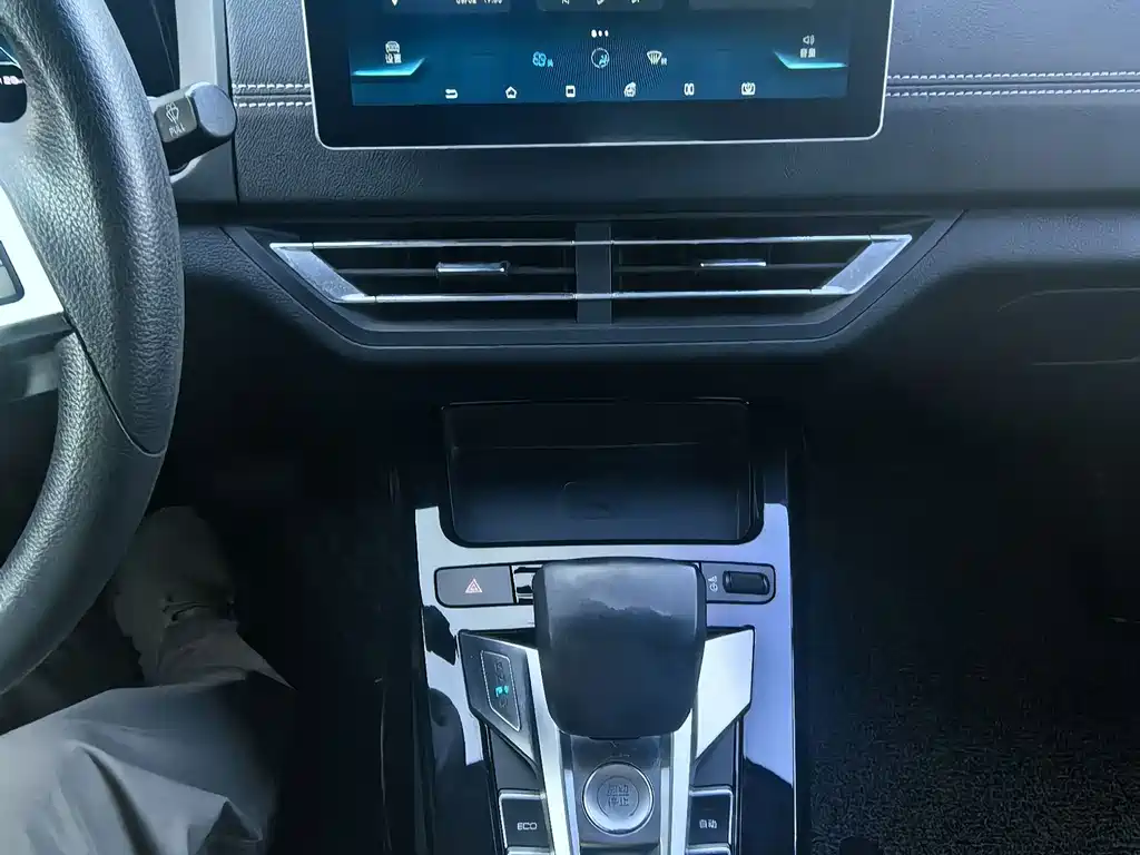 BYD Yuan EV — миниатюра 8