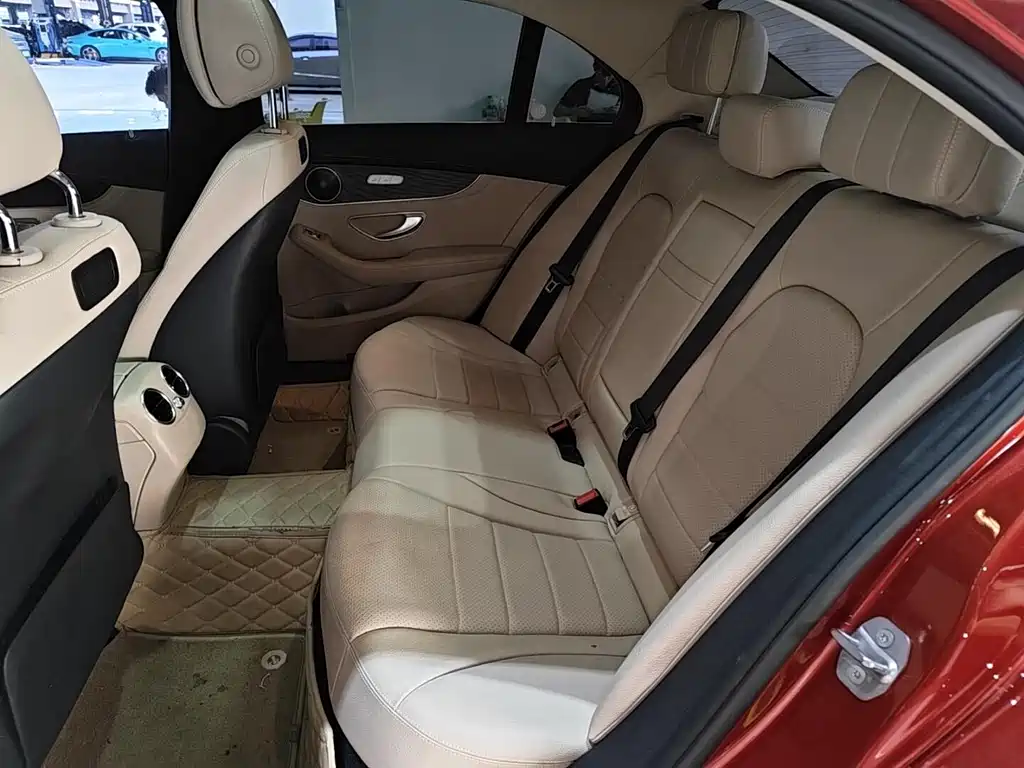 Mercedes-Benz C-Class — миниатюра 11