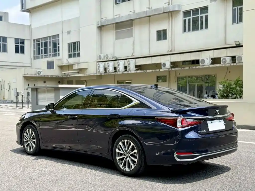 Lexus ES — миниатюра 9