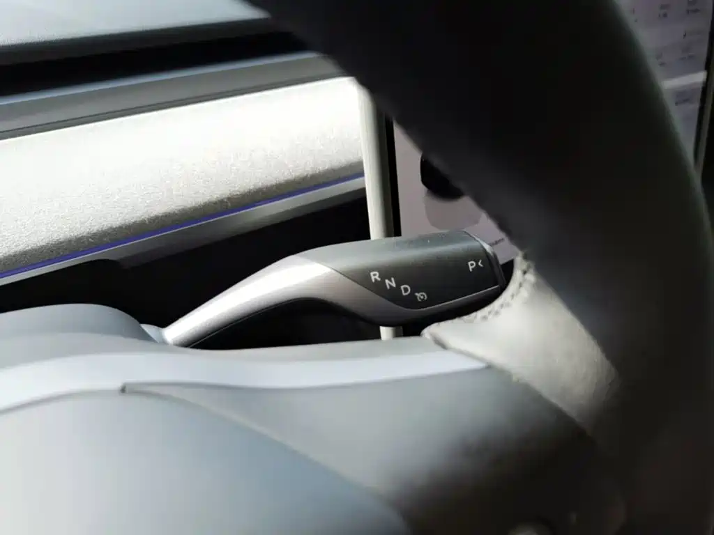 Tesla Model Y — миниатюра 14