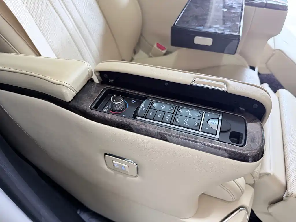 Toyota Alphard — миниатюра 21