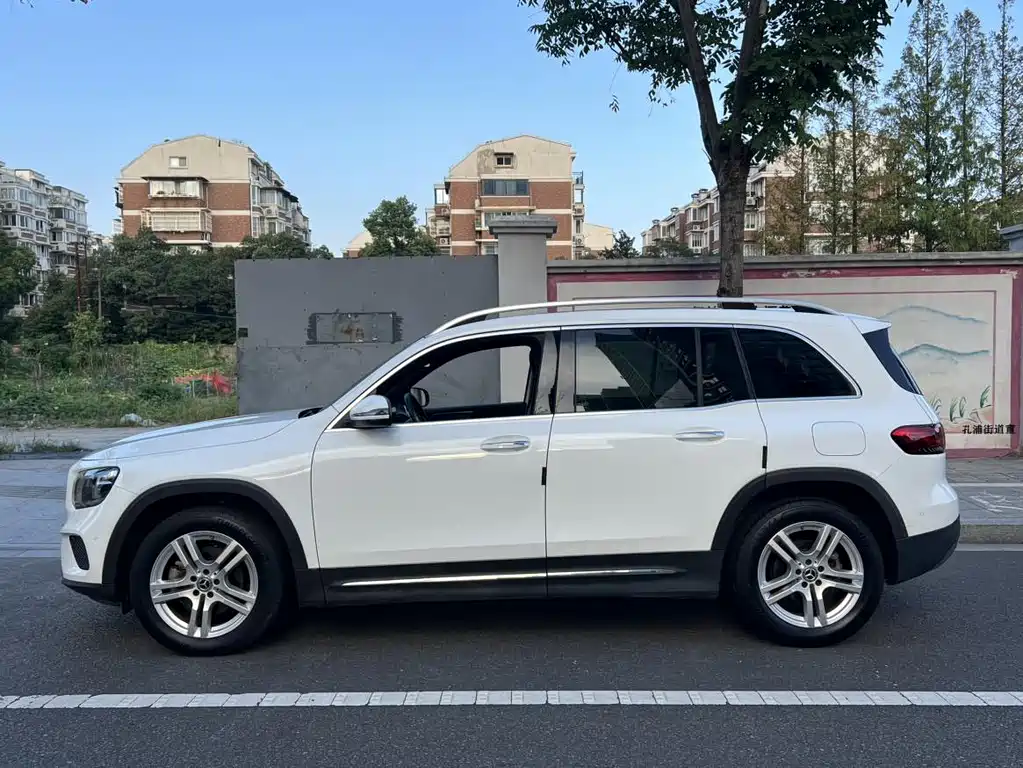Mercedes-Benz GLB — миниатюра 13