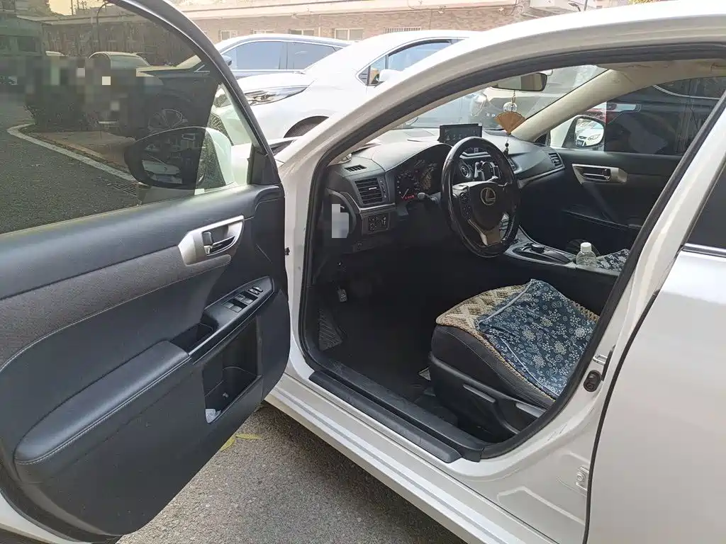 Lexus CT — миниатюра 12