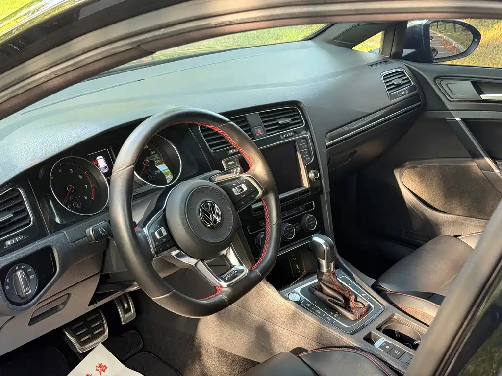 Volkswagen Golf GTI — миниатюра 16