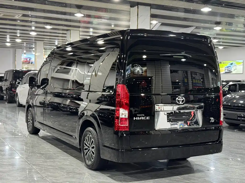 Toyota Hiace — миниатюра 16