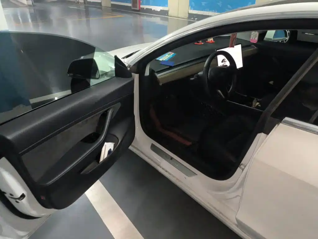 Tesla Model 3 — миниатюра 17