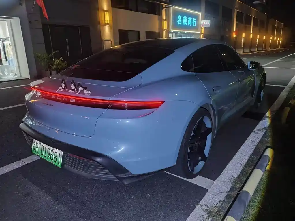 Porsche Taycan — миниатюра 4