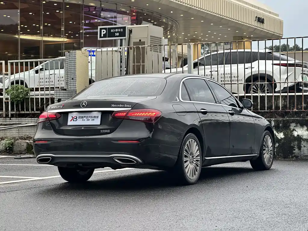 Mercedes-Benz E-Class — миниатюра 5