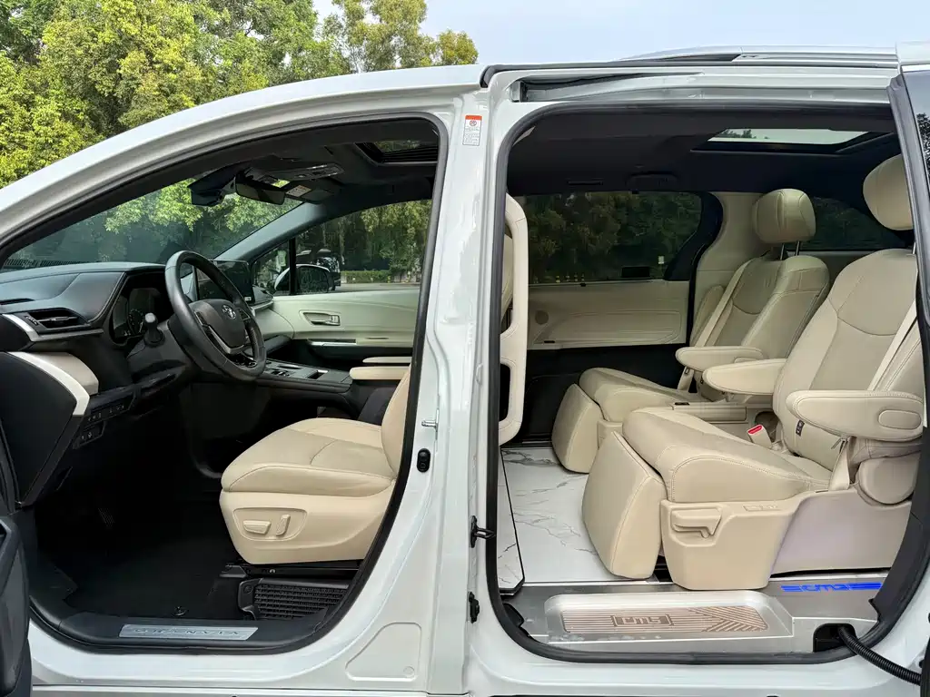 Toyota Granvia — миниатюра 7
