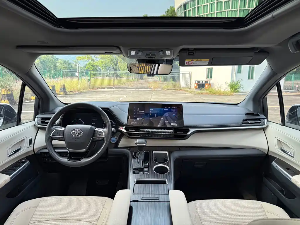 Toyota Granvia — миниатюра 8