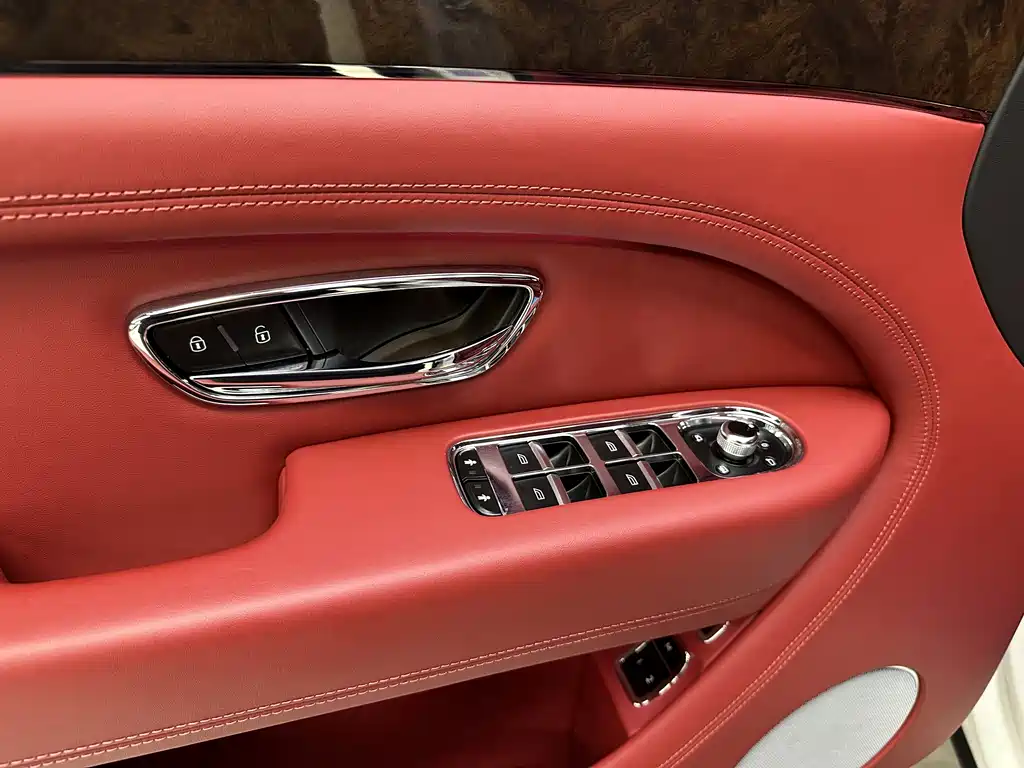 Bentley Bentayga 4.0T V8, фото 11