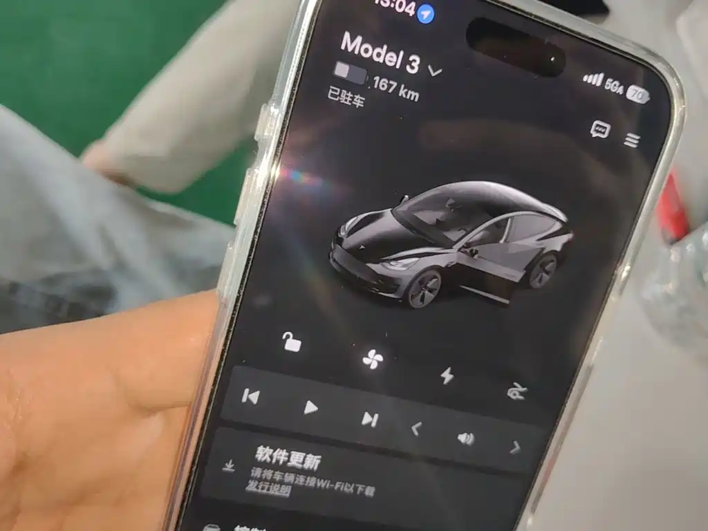 Tesla Model 3 — миниатюра 9