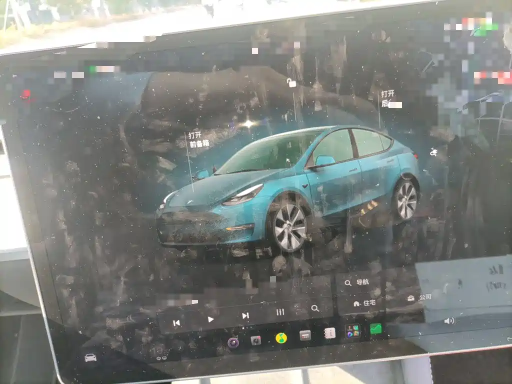 Tesla Model Y — миниатюра 7