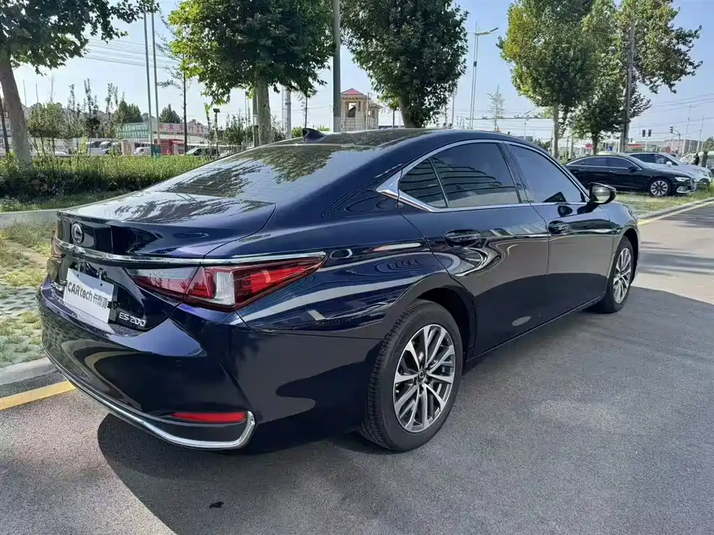 Lexus ES 2020 200