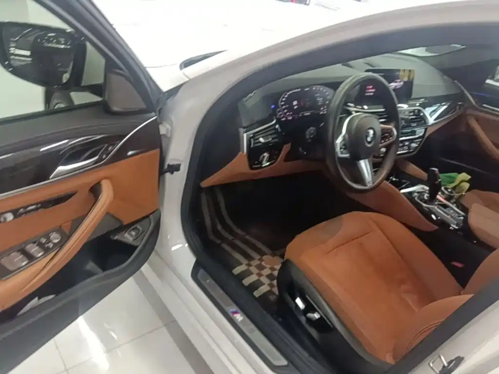 BMW 5 Series — миниатюра 16