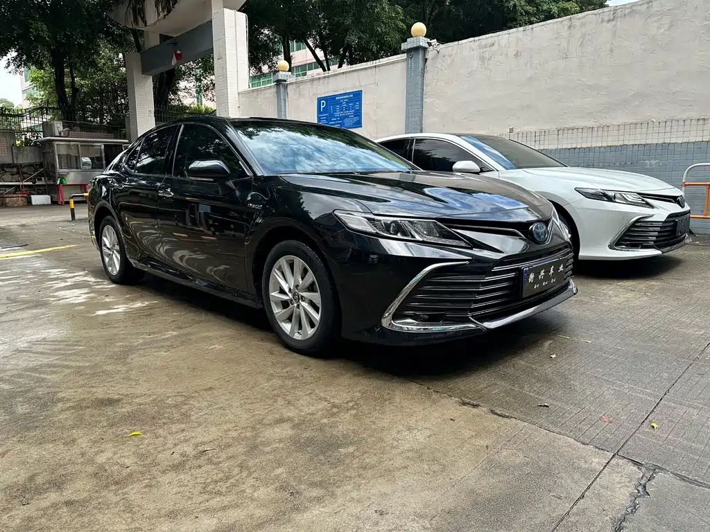 TOYOTA CAMRY