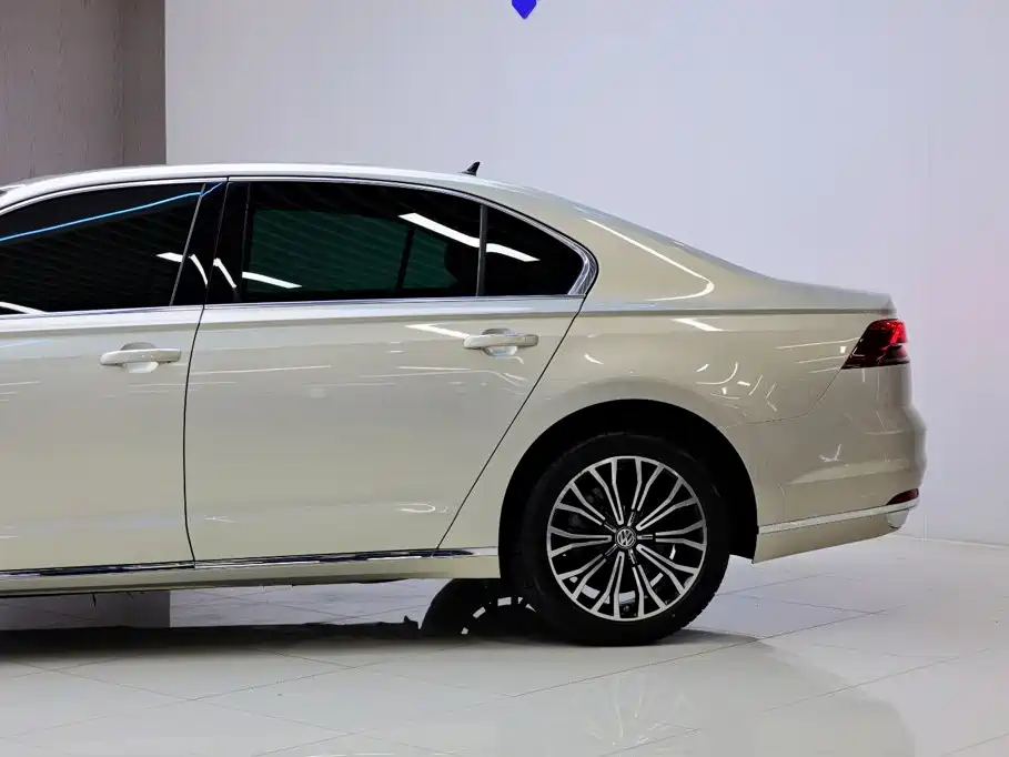Volkswagen Phideon — миниатюра 4