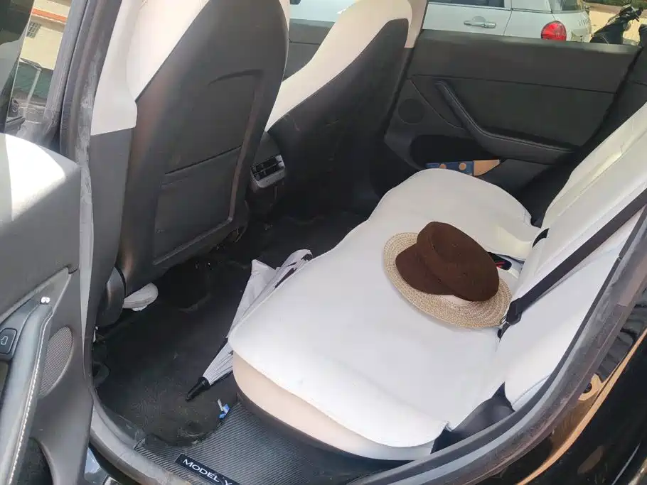 Tesla Model Y — миниатюра 11