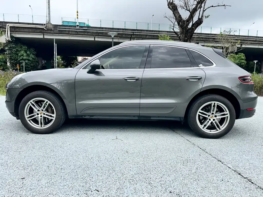 Porsche Macan — миниатюра 7