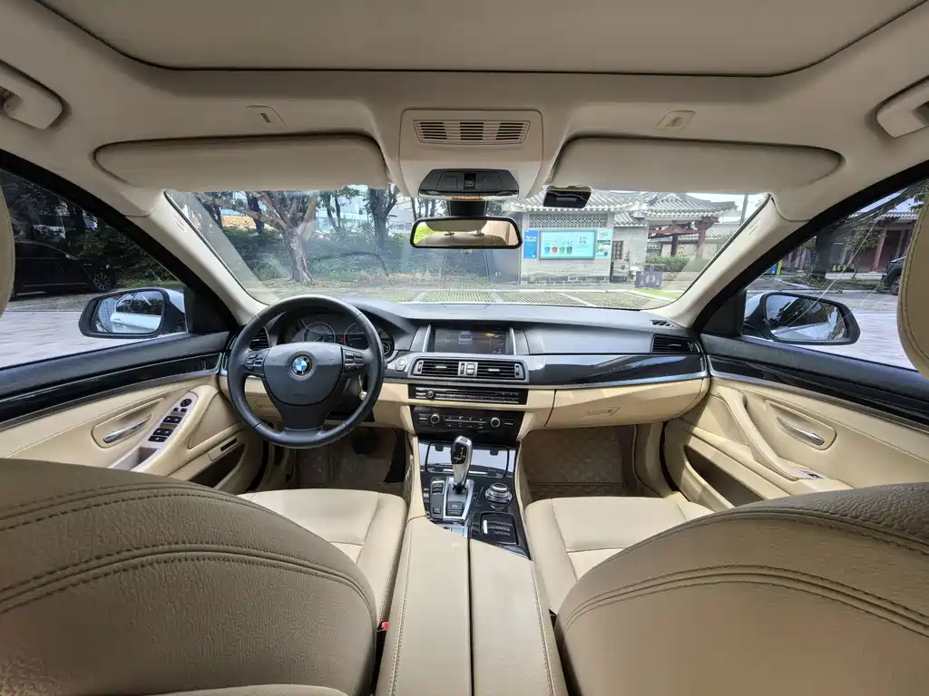 BMW 5 Series — миниатюра 5