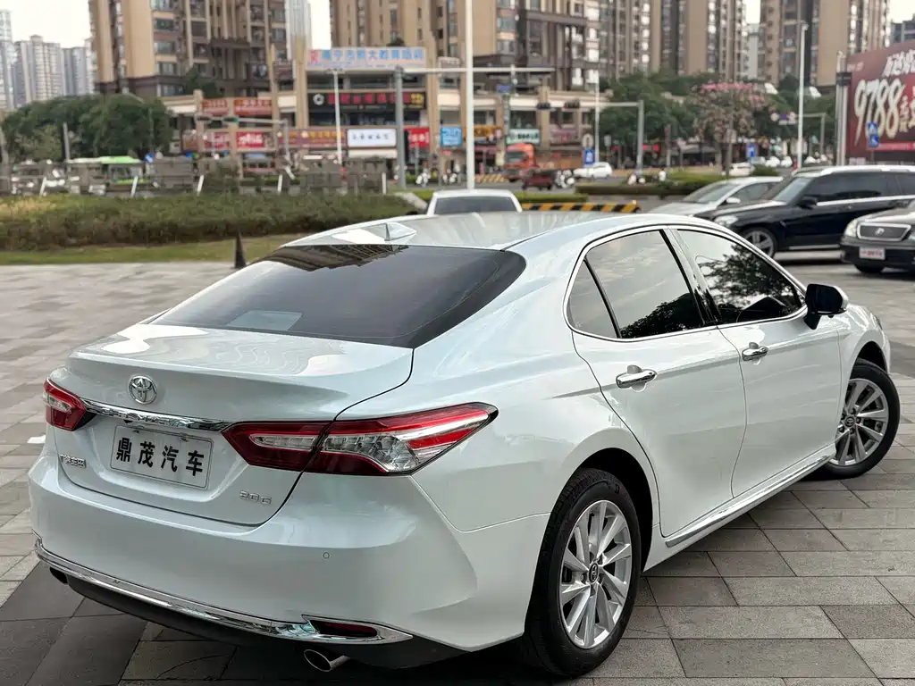Toyota Camry — миниатюра 7