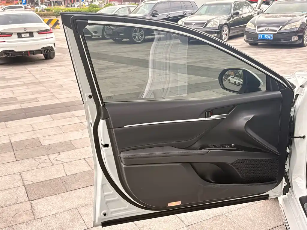 Toyota Camry — миниатюра 9