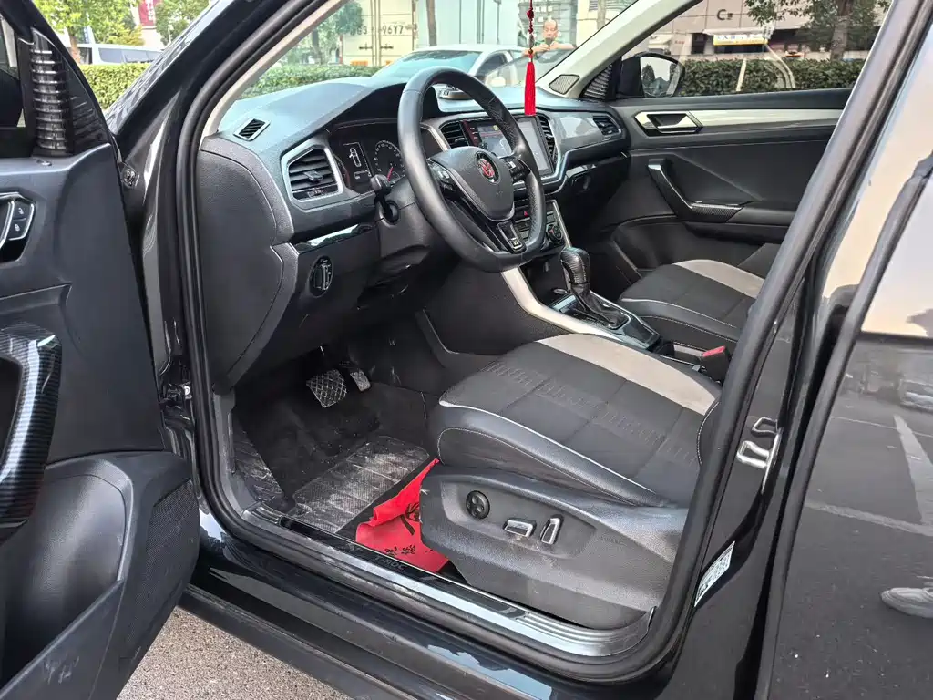 Volkswagen T-Roc — миниатюра 4