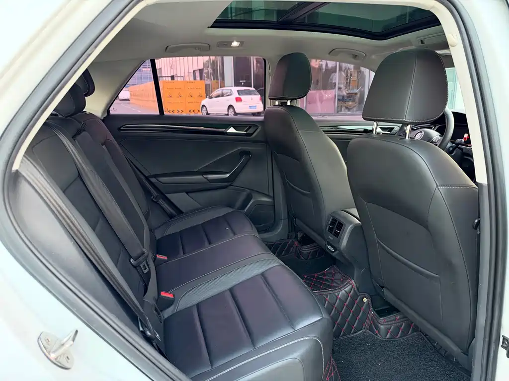 Volkswagen T-Roc — миниатюра 14