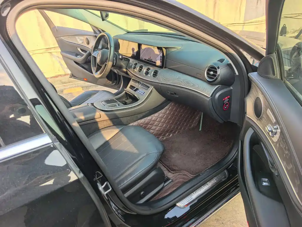Mercedes-Benz E-Class — миниатюра 11